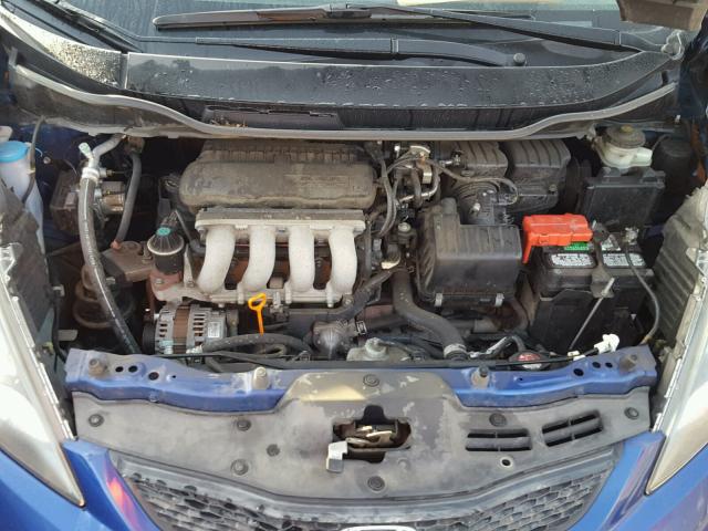 JHMGE8H26AS010847 - 2010 HONDA FIT BLUE photo 7