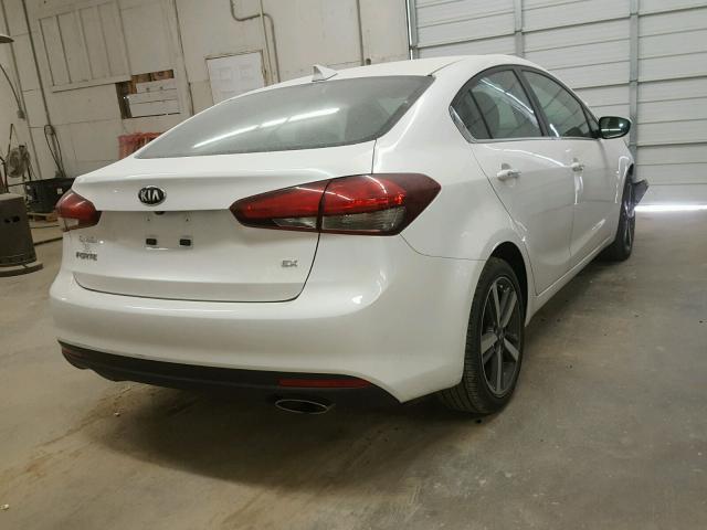 3KPFL4A88HE120581 - 2017 KIA FORTE EX WHITE photo 4