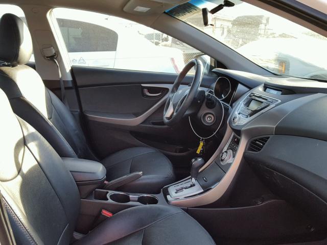 5NPDH4AE1BH019397 - 2011 HYUNDAI ELANTRA GL WHITE photo 5