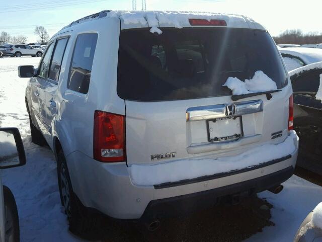 5FNYF4H95BB074076 - 2011 HONDA PILOT TOUR WHITE photo 3