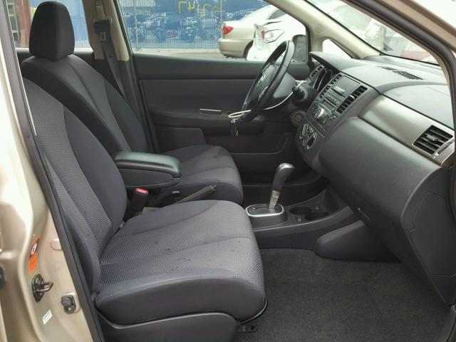 3N1BC11E89L394723 - 2009 NISSAN VERSA S GOLD photo 5