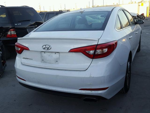 5NPE24AF6FH033705 - 2015 HYUNDAI SONATA SE WHITE photo 4