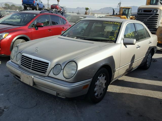 WDBJF65F3WA527650 - 1998 MERCEDES-BENZ E 320 GOLD photo 2