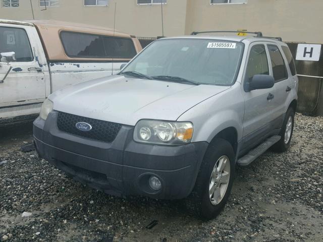 1FMYU03146KC43895 - 2006 FORD ESCAPE XLT SILVER photo 2