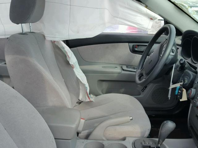 KNAGG4A81A5398990 - 2010 KIA OPTIMA LX WHITE photo 5