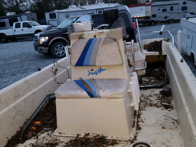 EKHR2529B303 - 2004 CARC BOAT WHITE photo 5