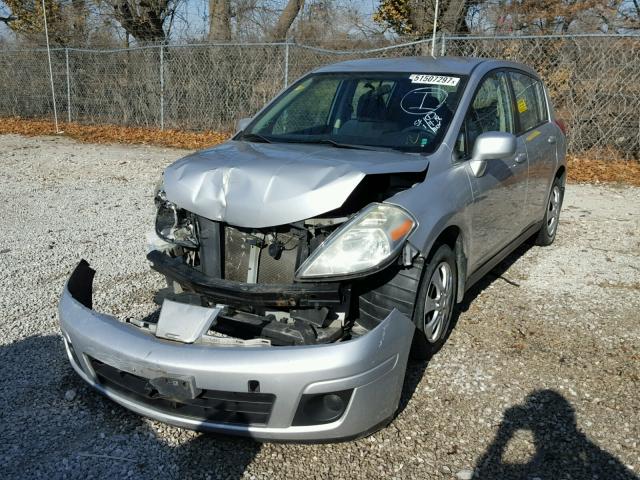 3N1BC13E88L455838 - 2008 NISSAN VERSA S SILVER photo 2