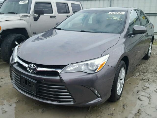 4T4BF1FK6GR582017 - 2016 TOYOTA CAMRY LE ნაცრისფერი ფოტო 2
