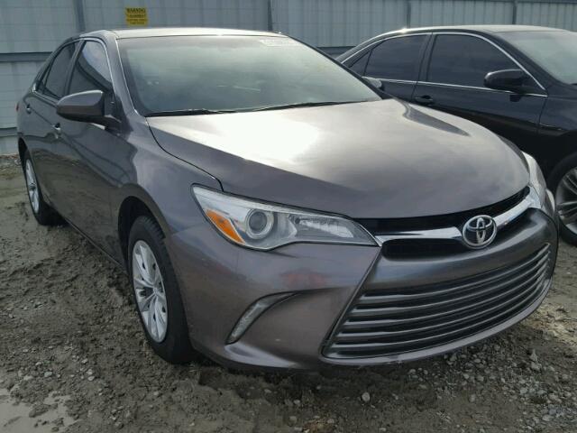 4T4BF1FKXFR504452 - 2015 TOYOTA CAMRY LE GRAY photo 1