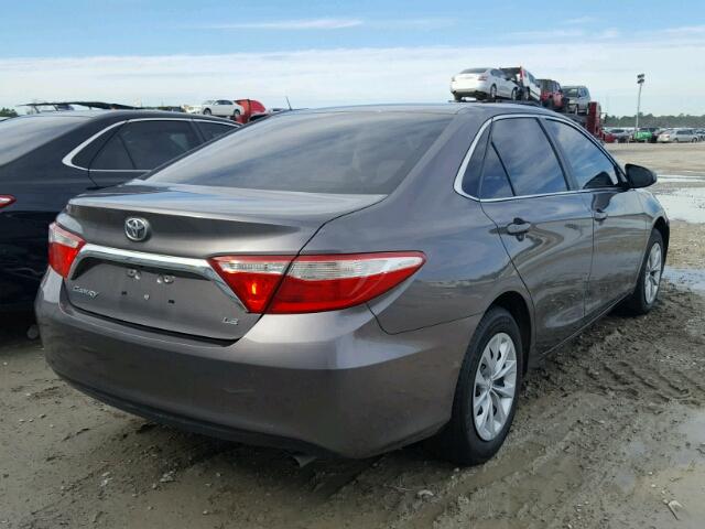 4T4BF1FKXFR504452 - 2015 TOYOTA CAMRY LE GRAY photo 4