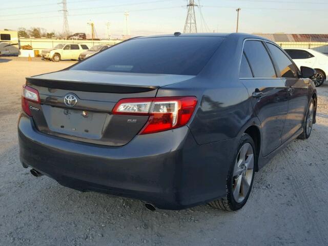 4T1BK1FK0EU542423 - 2014 TOYOTA CAMRY SE GRAY photo 4