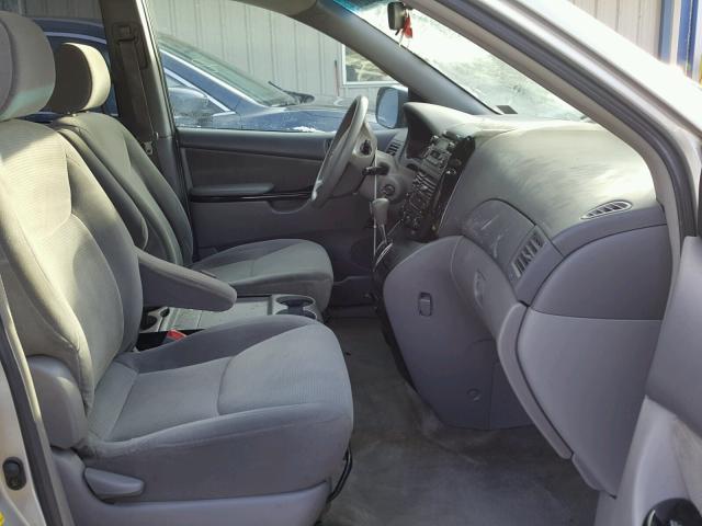 5TDBA23CX5S053879 - 2005 TOYOTA SIENNA LE SILVER photo 5