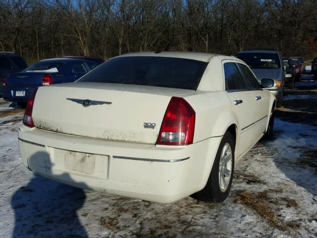 2C3KA53G47H718107 - 2007 CHRYSLER 300 TOURIN WHITE photo 4