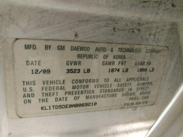 KL1TD5DE0AB069210 - 2010 CHEVROLET AVEO LS WHITE photo 10