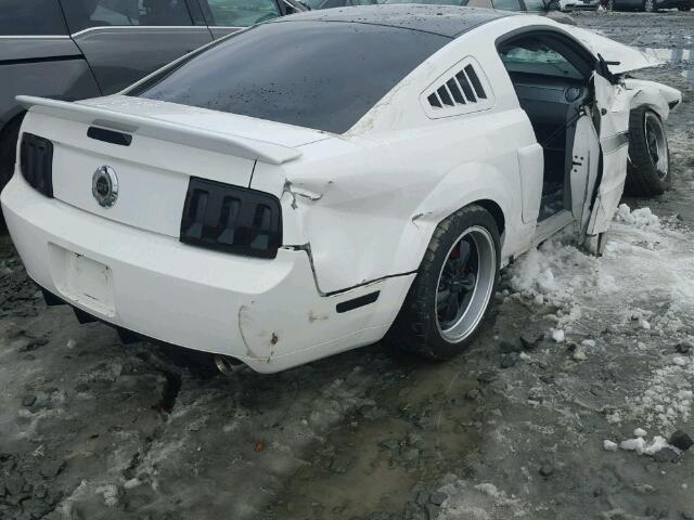 1ZVHT82H075310171 - 2007 FORD MUSTANG GT WHITE photo 4