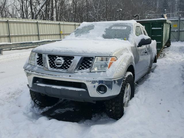 1N6AD06W96C446771 - 2006 NISSAN FRONTIER K SILVER photo 2