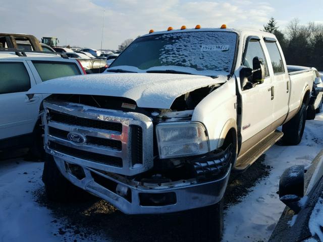 1FTWW31P55EB05858 - 2005 FORD F350 SRW S WHITE photo 2