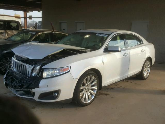 1LNHL9DR3AG606856 - 2010 LINCOLN MKS WHITE photo 2