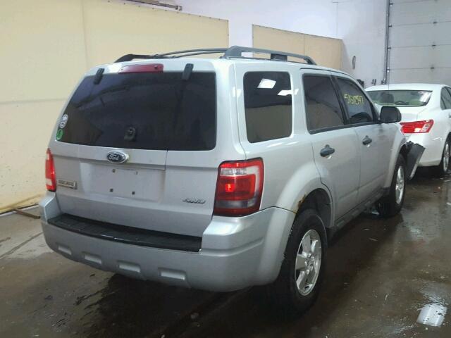 1FMCU93729KC34202 - 2009 FORD ESCAPE XLT SILVER photo 4