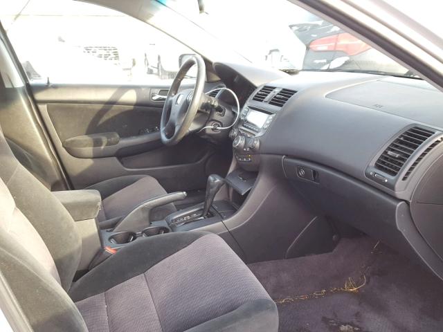 1HGCM56435L000560 - 2005 HONDA ACCORD LX SILVER photo 5