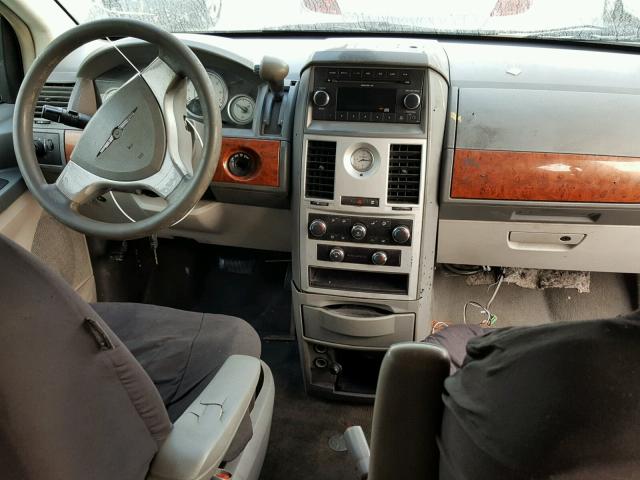 2A8HR44E99R533952 - 2009 CHRYSLER TOWN & COU YELLOW photo 9