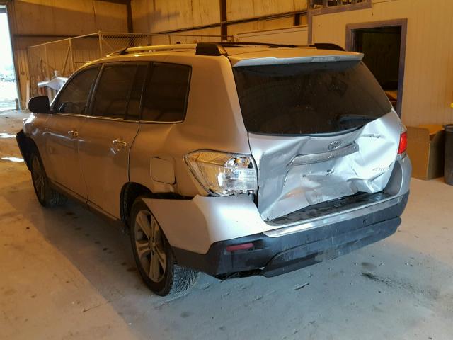 5TDDK3EH5DS180865 - 2013 TOYOTA HIGHLANDER SILVER photo 3