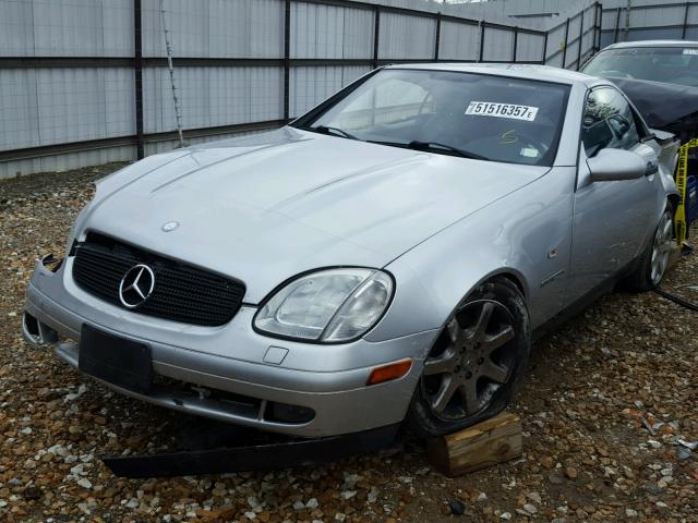 WDBKK47F5XF129376 - 1999 MERCEDES-BENZ SLK 230 KO SILVER photo 2