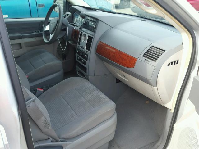 2A8HR44EX9R509773 - 2009 CHRYSLER TOWN & COU Gümüş foto 5