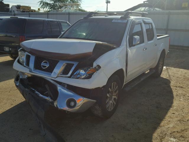 1N6AD07UX9C409116 - 2009 NISSAN FRONTIER C WHITE photo 2