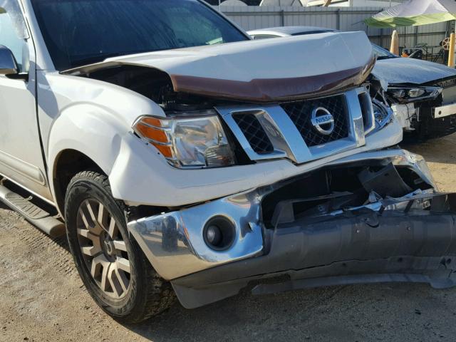 1N6AD07UX9C409116 - 2009 NISSAN FRONTIER C WHITE photo 9