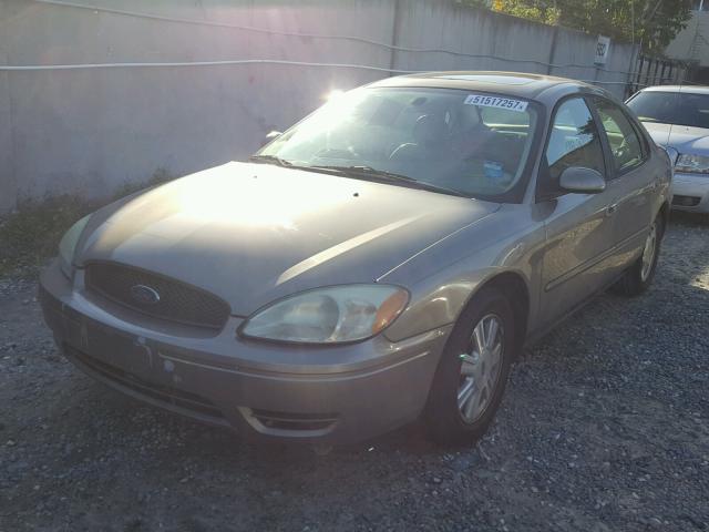 1FAFP56205A205479 - 2005 FORD TAURUS SEL BROWN photo 2