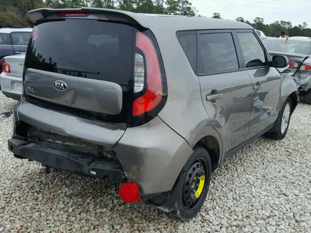 KNDJN2A29F7211425 - 2015 KIA SOUL GRAY photo 4