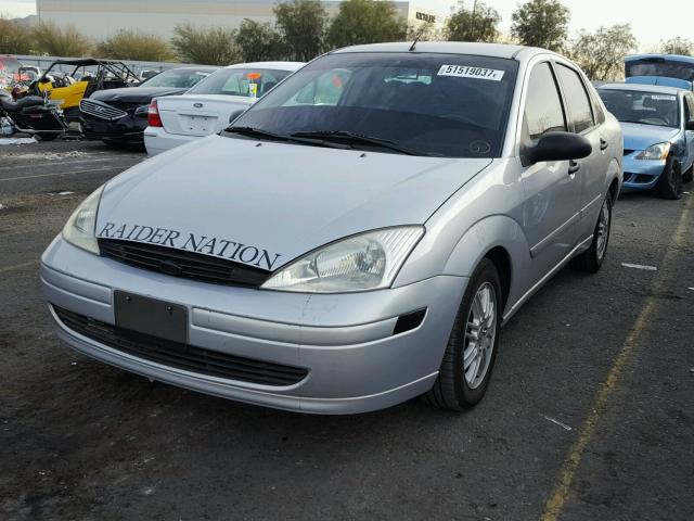 1FAFP3839YW327422 - 2000 FORD FOCUS ZTS SILVER photo 2
