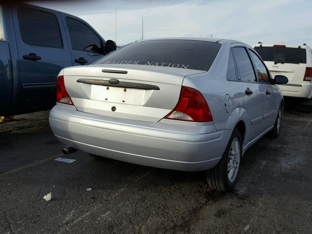 1FAFP3839YW327422 - 2000 FORD FOCUS ZTS SILVER photo 4