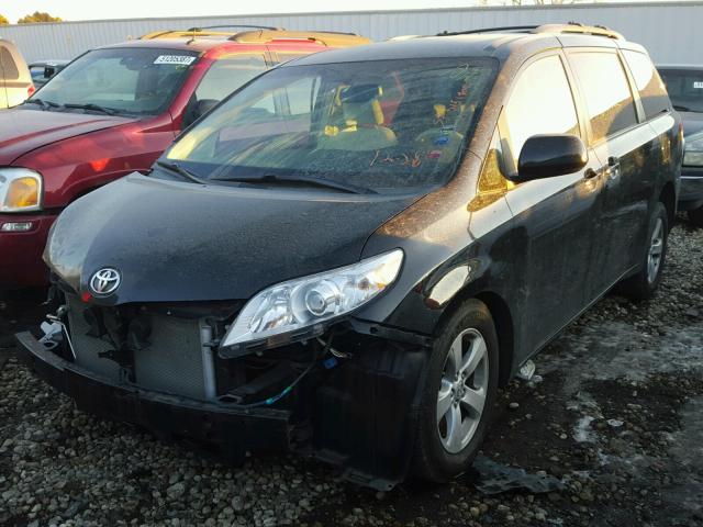 5TDKK3DC2BS050441 - 2011 TOYOTA SIENNA LE BLACK photo 2