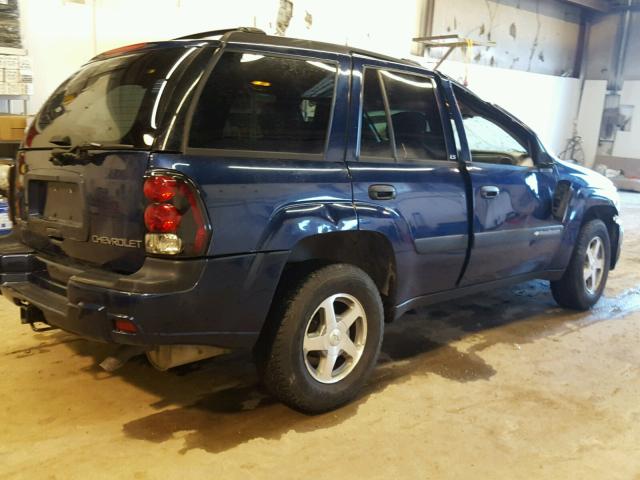 1GNDT13S042158674 - 2004 CHEVROLET TRAILBLAZE BLUE photo 4