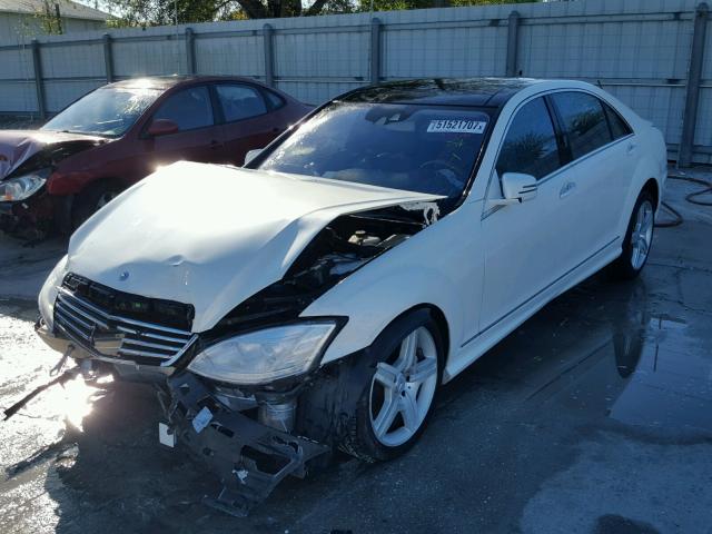 WDDNG8GBXBA397212 - 2011 MERCEDES-BENZ S 550 4MAT WHITE photo 2