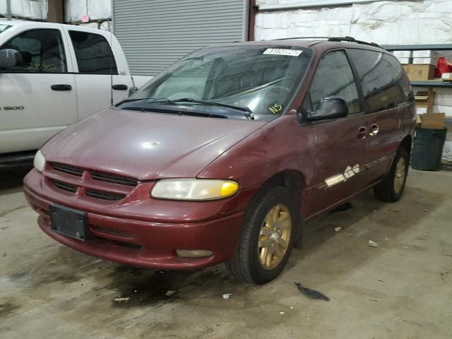 1B4GP55L7TB282038 - 1996 DODGE CARAVAN LE RED photo 2