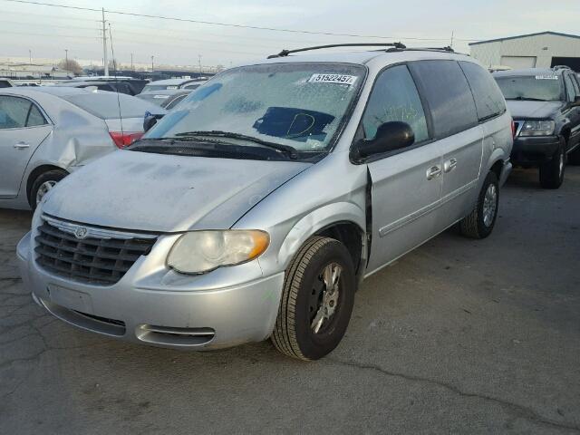 2A4GP44R06R705657 - 2006 CHRYSLER TOWN & COU SILVER photo 2