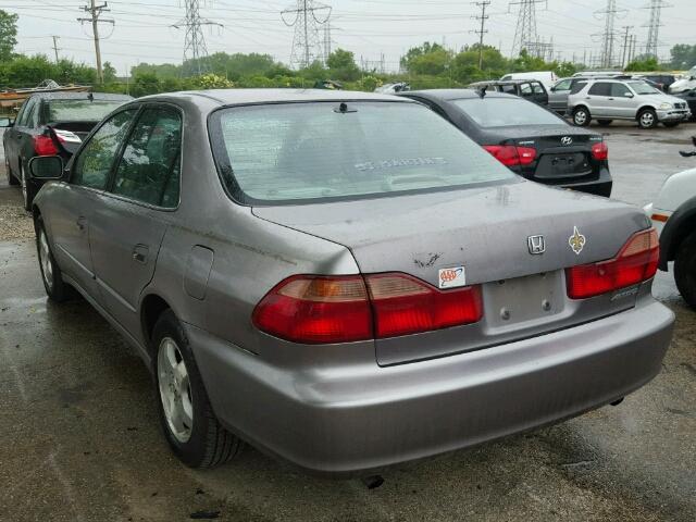 1HGCG1653YA083612 - 2000 HONDA ACCORD EX GRAY photo 3