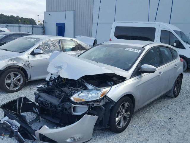 1FAHP3K24CL462603 - 2012 FORD FOCUS SE GRAY photo 2