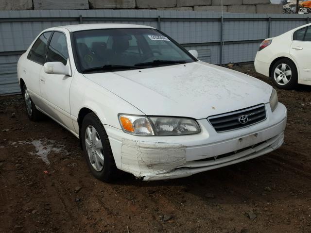 JT2BG28K710561599 - 2001 TOYOTA CAMRY LE WHITE photo 1