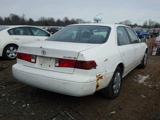 JT2BG28K710561599 - 2001 TOYOTA CAMRY LE WHITE photo 4