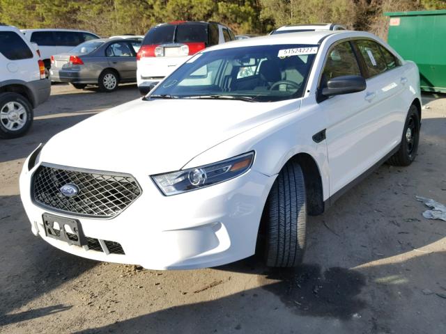 1FAHP2L89HG100327 - 2017 FORD TAURUS POL WHITE photo 2