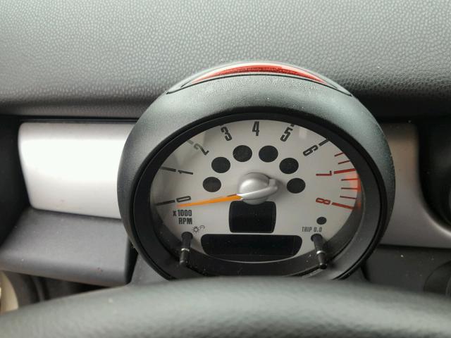 WMWZF3C58BTY00140 - 2011 MINI COOPER CLU SILVER photo 8