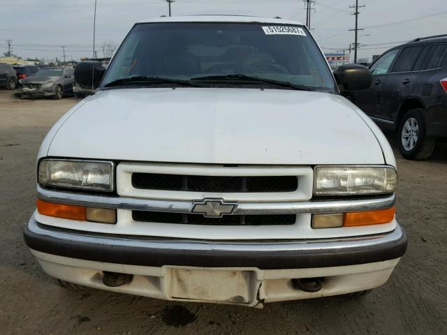 1GNDT13W2W2193352 - 1998 CHEVROLET BLAZER WHITE photo 9