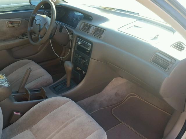 JT2BF22K0W0120934 - 1998 TOYOTA CAMRY CE TAN photo 5