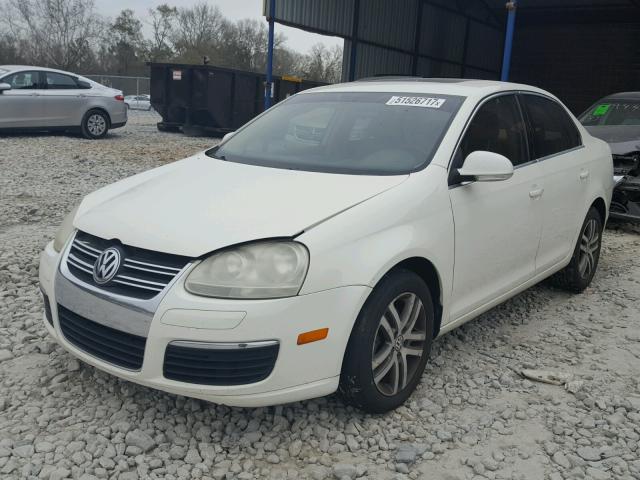 3VWSF71K06M745320 - 2006 VOLKSWAGEN JETTA 2.5 WHITE photo 2