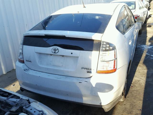 JTDKB20U050131311 - 2005 TOYOTA PRIUS WHITE photo 4