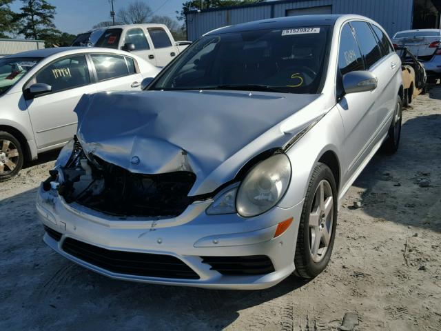 4JGCB75E66A006503 - 2006 MERCEDES-BENZ R 500 SILVER photo 2